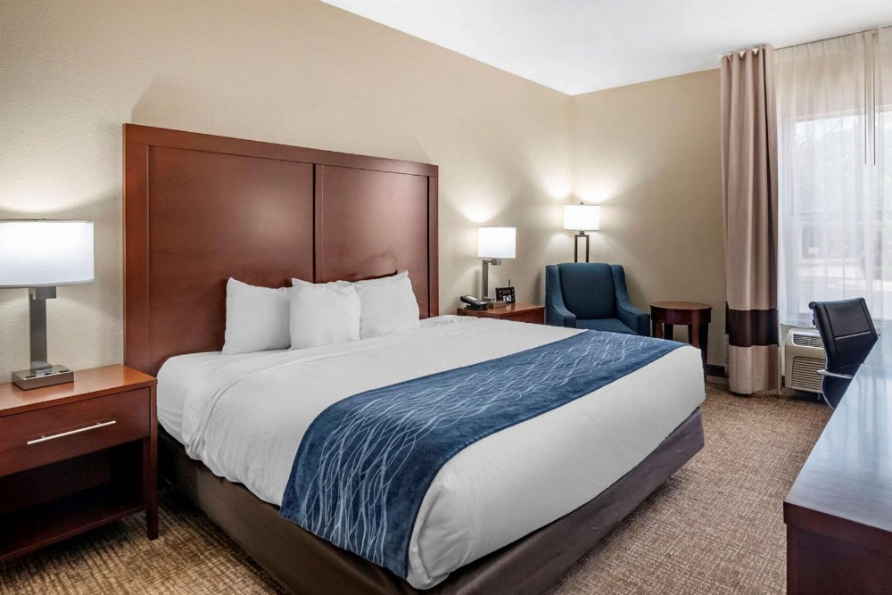 Comfort Inn & Suites Junction City - cerca de Fort Riley