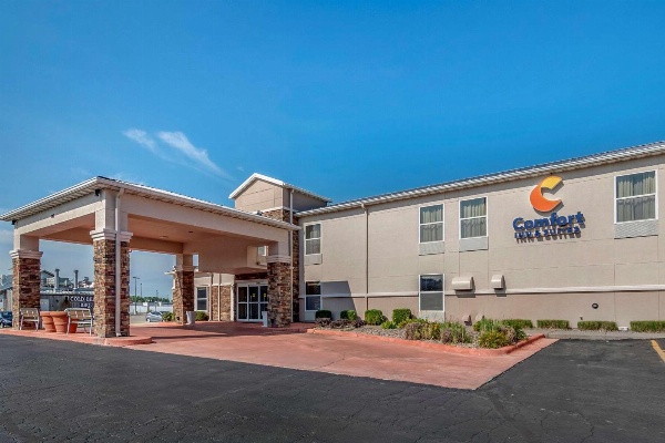 Comfort Inn & Suites Junction City - near Fort Riley image 1