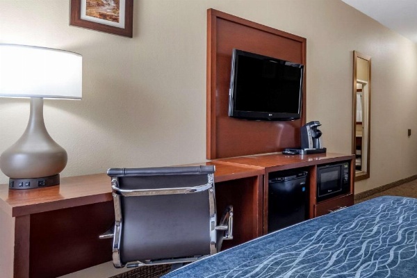 Comfort Inn & Suites Junction City - near Fort Riley image 19