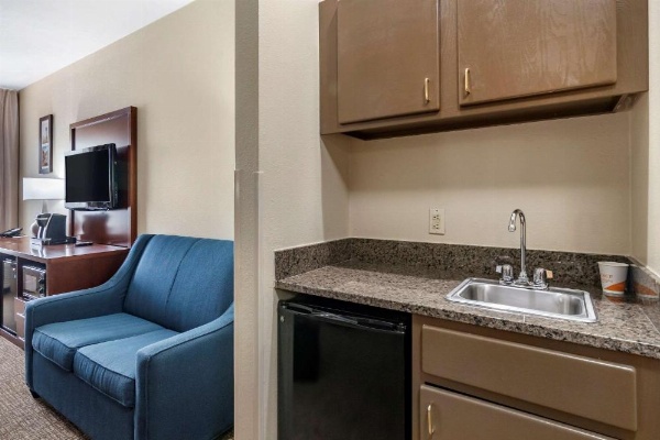 Comfort Inn & Suites Junction City - near Fort Riley image 24