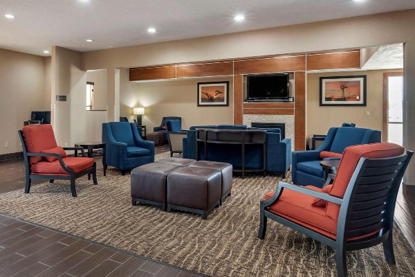 Comfort Inn & Suites Junction City - near Fort Riley image 3