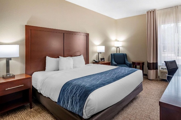 Comfort Inn & Suites Junction City - near Fort Riley image 4