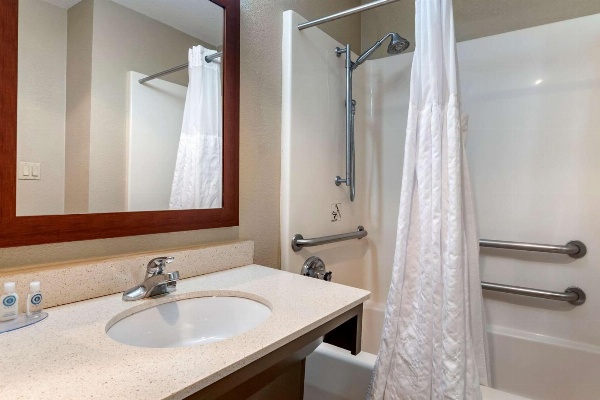 Comfort Inn & Suites Junction City - near Fort Riley image 7